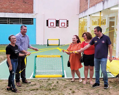 EMEI Maria Laurinda inaugura miniquadra Poliesportiva