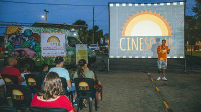 Montenegro recebe cinema movido a energia solar