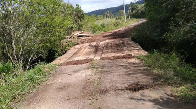 Prefeitura substitui ponte em Serra Velha