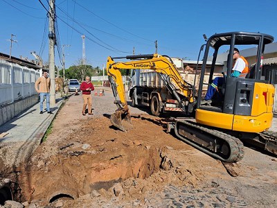 Prefeitura troca rede para acabar com alagamentos na João Vicente